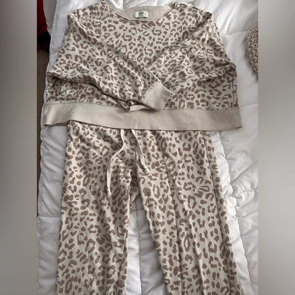 Aerie matching lounge set